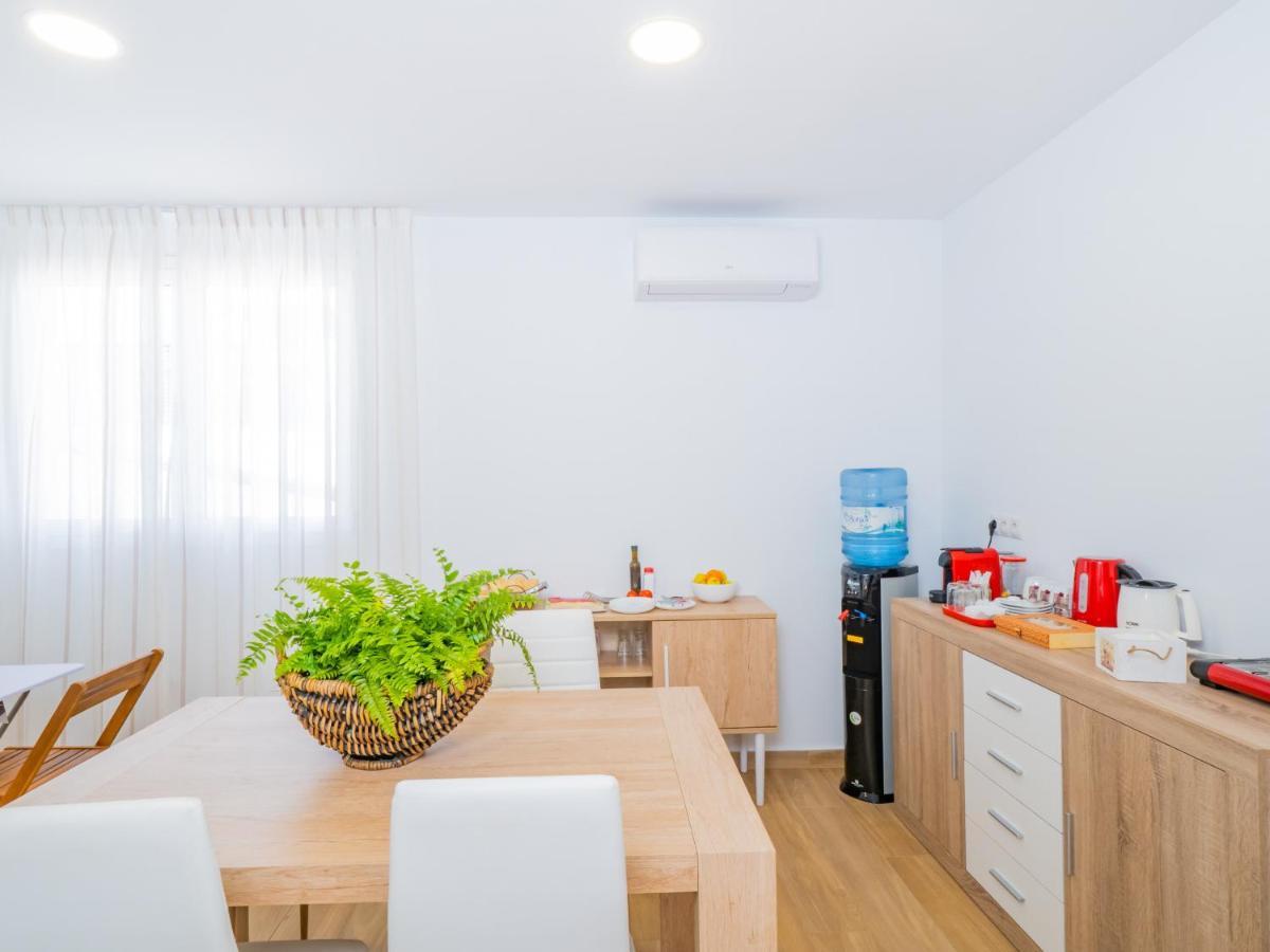 Cubo'S Hostal William'S Sunny 1 With Breakfast 托雷德本纳贾尔邦 外观 照片
